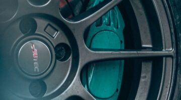 Kako sunce i visoke temperature utječu na lak automobila?