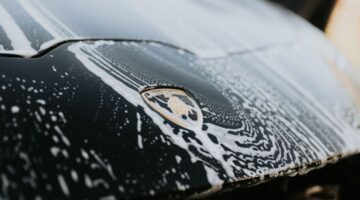 Redovito pranje znači dugotrajniji sjaj vašeg automobila.