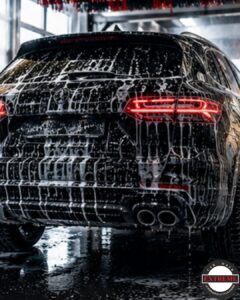 Read more about the article  Crni automobil i savršen sjaj ; kombinacija koja ne prolazi nezapaženo.